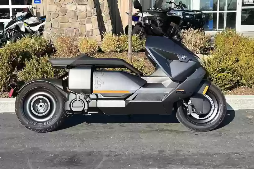 2022 BMW MOTORCYCLE CE04 SCOOTER