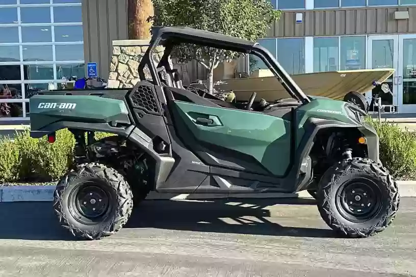 2023 CAN AM COMMANDER DPS 700