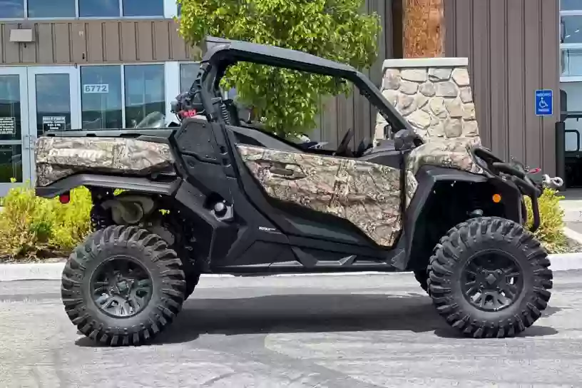 2022 COMMANDER CAN AM 