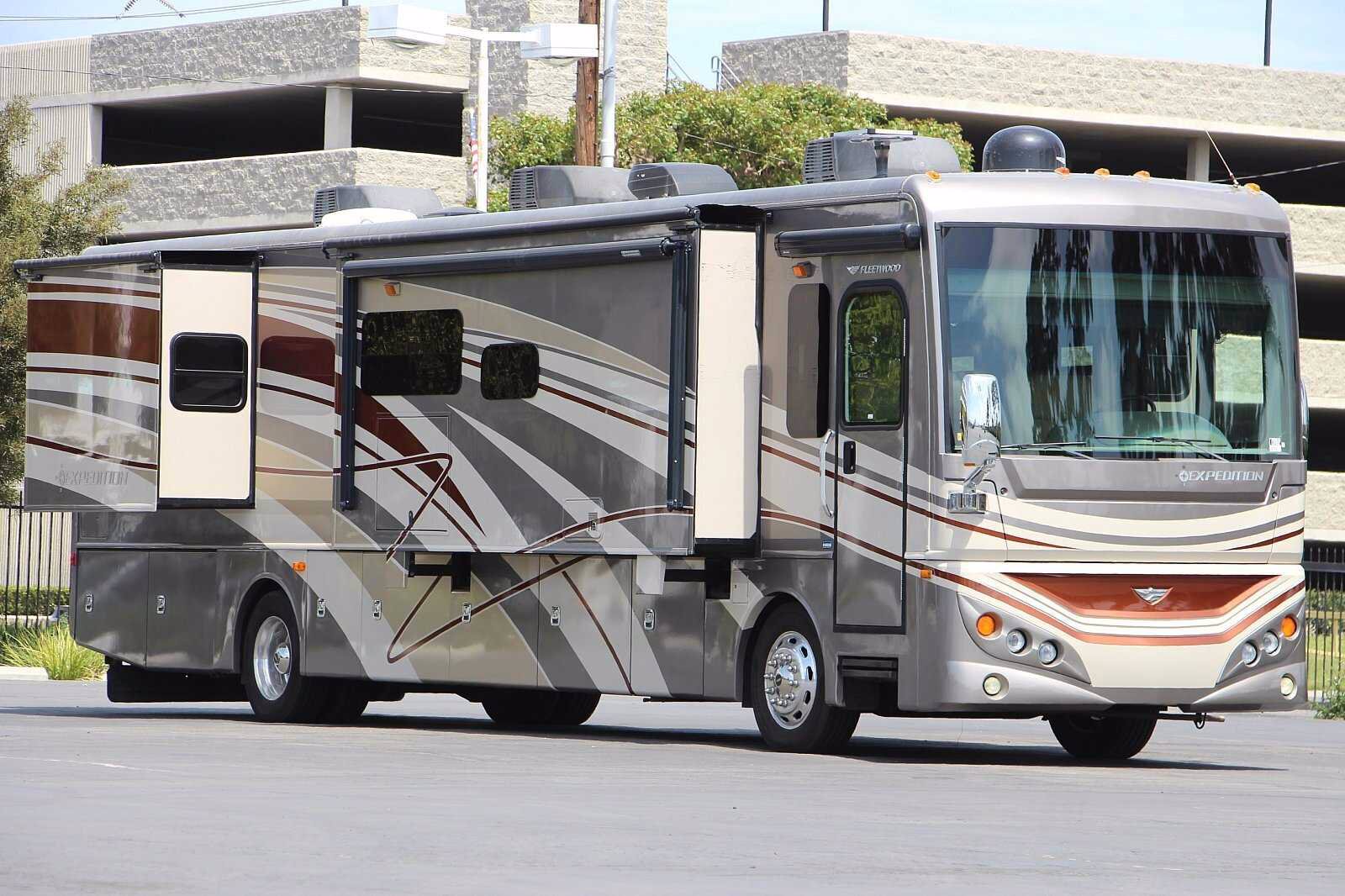 2015 FLEETWOOD EXPEDITION 40X